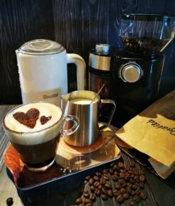 Qualitá® Melkkan Met Art Pen - Barista Melkkannetje - 350 ML - Melkopschuimkannen 11 Qualitá® Melkkan Met Art Pen - Barista Melkkannetje - 350 ML - Melkopschuimkannen -Kookgerei Koning Verkoop 1023x1200 2