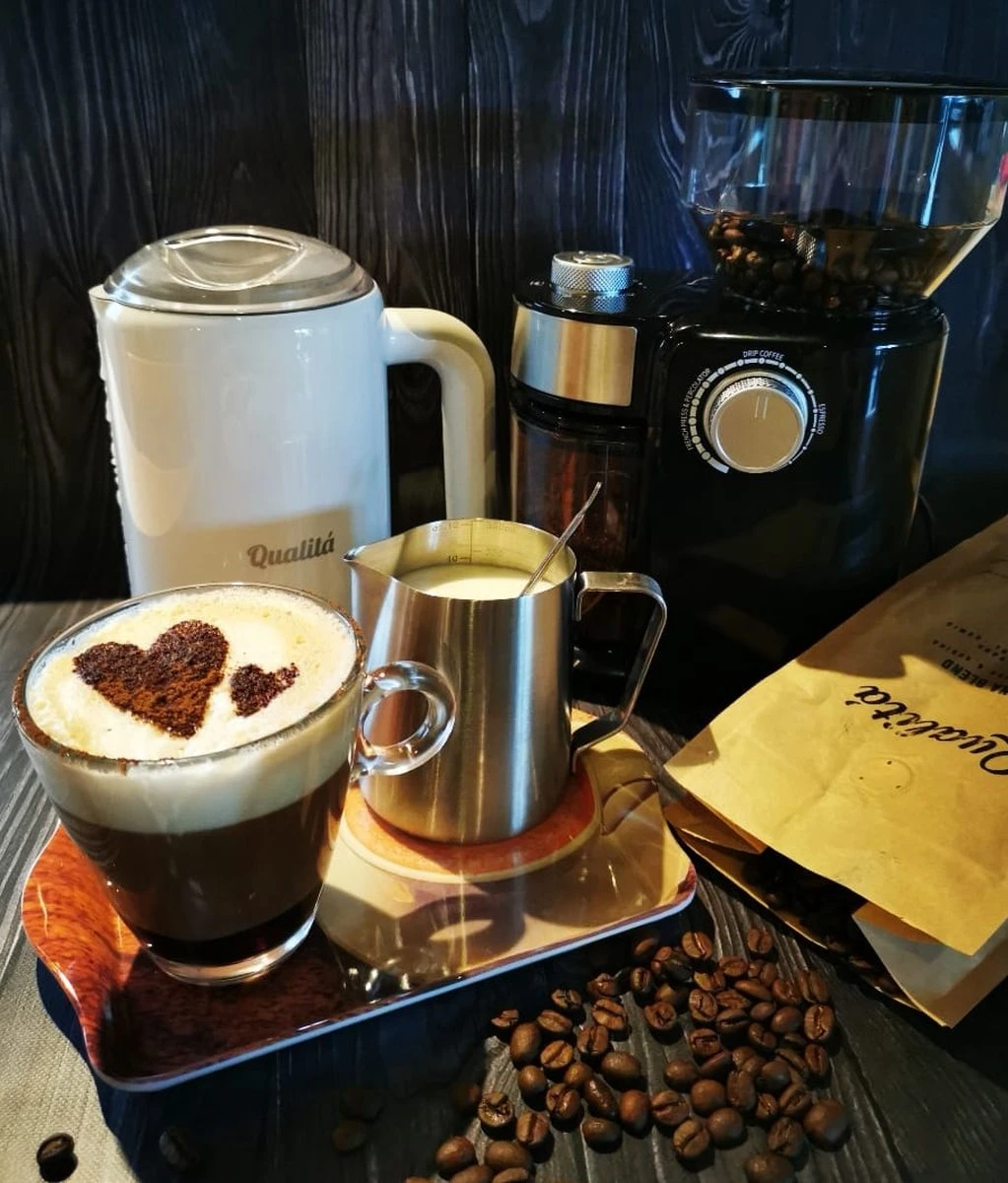 Qualitá® Melkkan Met Art Pen - Barista Melkkannetje - 350 ML - Melkopschuimkannen 5 Qualitá® Melkkan Met Art Pen - Barista Melkkannetje - 350 ML - Melkopschuimkannen - Afbeelding 5