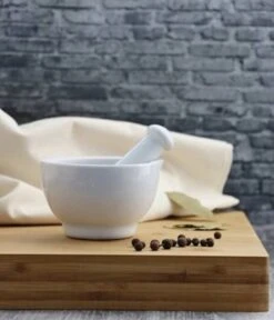 Svenska Living Vijzel Met Stamper - Wit - Keramiek - D8 Cm -Kookgerei Koning Verkoop 1028x1200 5