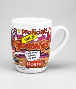 Paper Dreams Mok Cartoon-stijl Rijbewijs Keramiek 325ml Rood/wit -Kookgerei Koning Verkoop 1034x1200 2