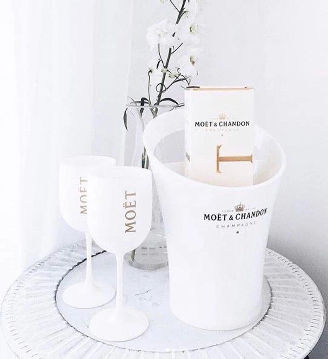Moët & Chandon Ice Imperial Wijnkoeler Incl. 2 Glazen | Ice Bucket Inclusief 2 Witte Glazen | Luxe Wijnkoeler En Champagneglas | Ijsemmer En Champagneglas | 1 Moët & Chandon Ice Imperial Wijnkoeler Incl. 2 Glazen | Ice Bucket Inclusief 2 Witte Glazen | Luxe Wijnkoeler En Champagneglas | Ijsemmer En Champagneglas |