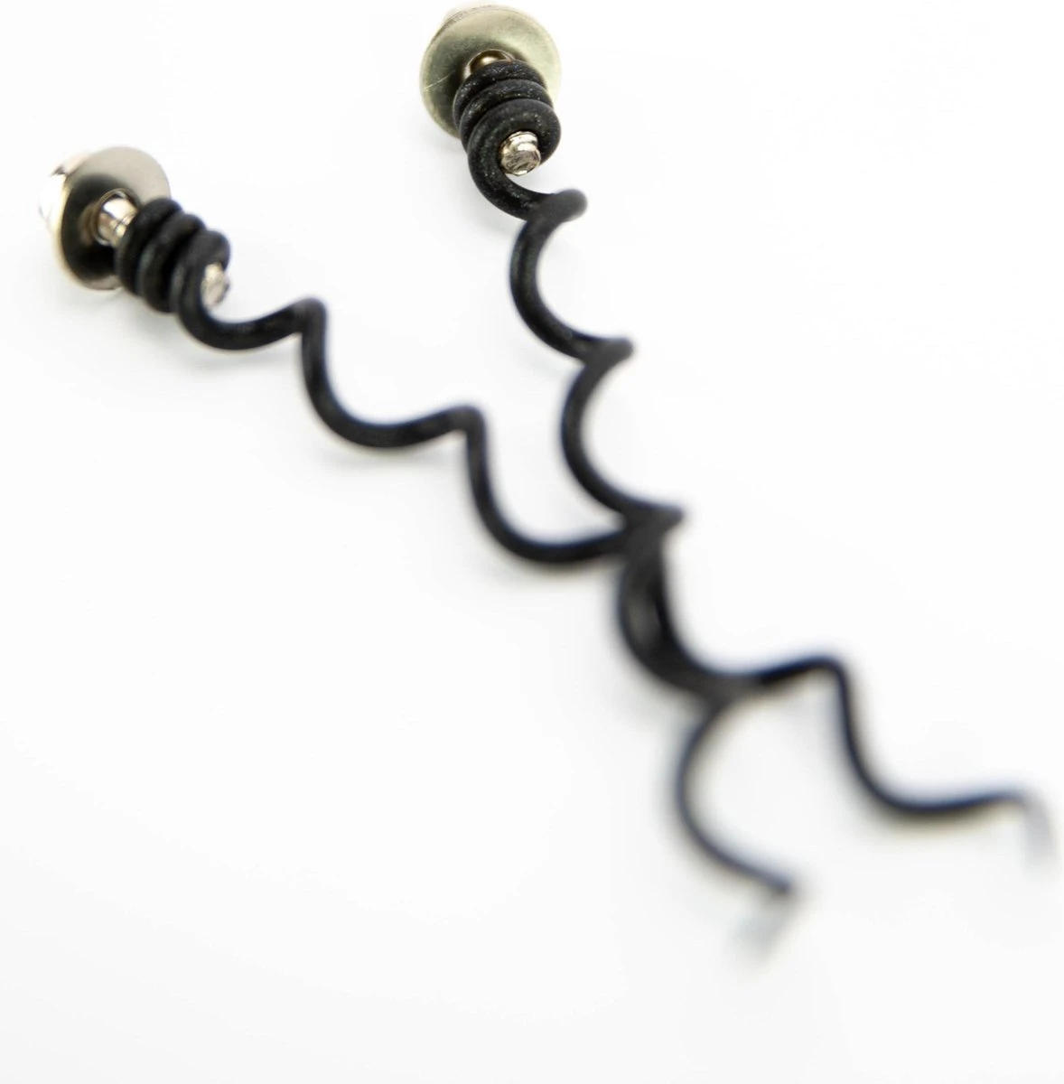 MD-Goods ® Kurkentrekker + Wijn Accessoires Giftbox – Wijnopener Set – Flesopener – Schenktuit – Corkscrew – Cadeautip – Leder – Zwart 5 MD-Goods ® Kurkentrekker + Wijn Accessoires Giftbox – Wijnopener Set – Flesopener – Schenktuit – Corkscrew – Cadeautip – Leder – Zwart - Afbeelding 5