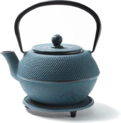Tealøv THEE SET 1,1 LITER GIETIJZER | COMPLETE SET IN GESCHENKDOOS | Gietijzeren Theepot Met Roestvrijstalen Zeef, Gietijzeren Theekopjes En Onderzetter | In Authentiek Japanse Stijl | Arare Blauw 12 Tealøv THEE SET 1,1 LITER GIETIJZER | COMPLETE SET IN GESCHENKDOOS | Gietijzeren Theepot Met Roestvrijstalen Zeef, Gietijzeren Theekopjes En Onderzetter | In Authentiek Japanse Stijl | Arare Blauw -Kookgerei Koning Verkoop 1187x1200 1