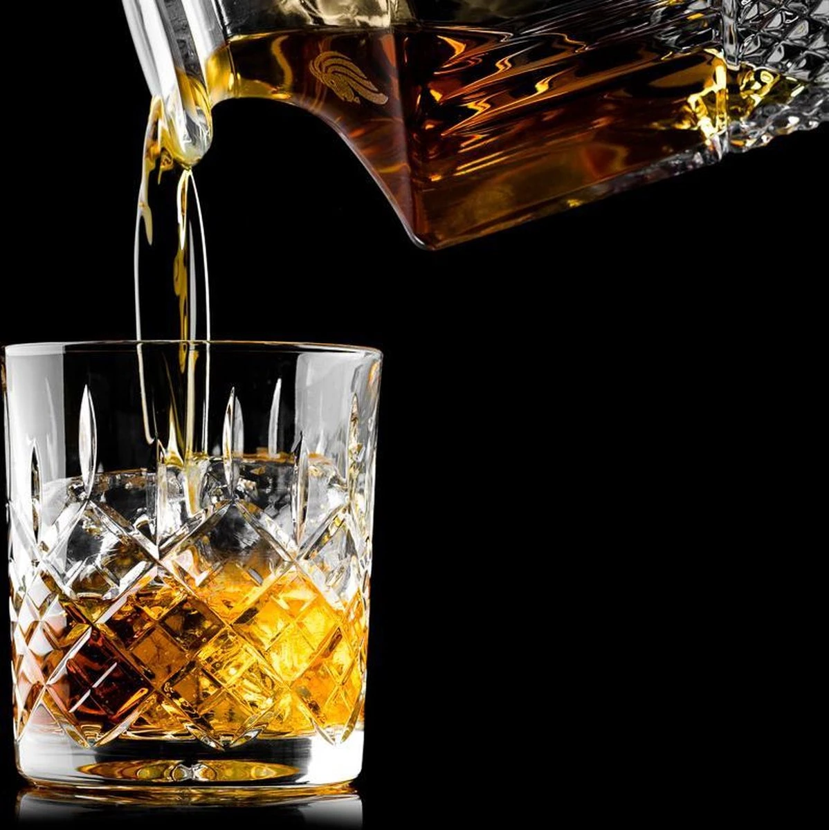 Handgemaakt Royal Whiskey Karaf Set By GDLF® | Hand Geslepen & Mond Geblazen | Hoogste Kwaliteit Kristal | Luxe Whiskey Set | Incl. Whisky Karaf, 2 Whiskey Glazen & Hand Made Certificaat | Kado Man | Luxe Cadeau Voor Man & Vrouw 4 Handgemaakt Royal Whiskey Karaf Set By GDLF® | Hand Geslepen & Mond Geblazen | Hoogste Kwaliteit Kristal | Luxe Whiskey Set | Incl. Whisky Karaf, 2 Whiskey Glazen & Hand Made Certificaat | Kado Man | Luxe Cadeau Voor Man & Vrouw - Afbeelding 4