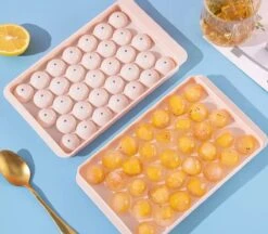 Ronde Ijsblokjesvorm Met Deksel - 2 Stuks - 66 Perfect Ronde Mini Ijsblokjes - Roze - ø 1,5cm - Stofvrij - Plooibaar - Bioplastic - Ice Cube - Makkelijk Te Vullen - Zonder Morsen -Kookgerei Koning Verkoop 1200x1050 12