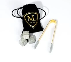 Meadow Lane - Luxe Whiskey Set Met 2 Glazen En Karaf - 8 Stones En IJstang - Mancave Decoratie -Kookgerei Koning Verkoop 1200x1057 14