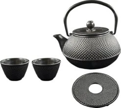 SakuraTea - Theepot Set - 4-delig - Gietijzer - Zwart - 0.8L - 2 Kopjes (100ml) -Kookgerei Koning Verkoop 1200x1068 1