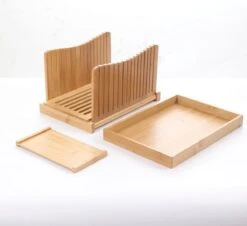 Merkloos Decopatent® Broodsnijder Bamboe - Hulpmiddel Voor Brood Snijden - Broodplank - Kruimelvanger -Kookgerei Koning Verkoop 1200x1100 6