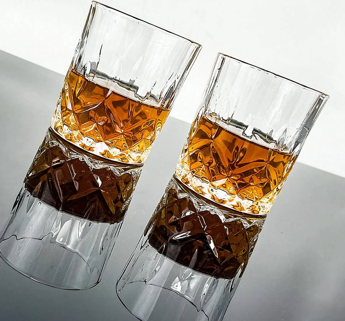 Whiskey Set - Whiskey Karaf - Whiskey Glazen - Karaf - Met 4 Glazen 4 Whiskey Set - Whiskey Karaf - Whiskey Glazen - Karaf - Met 4 Glazen - Afbeelding 4