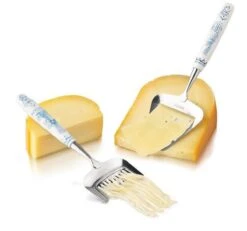 Boska Kaasset Delfts Blauw - Kaasschaaf - Kaasrasp - Kaasschaaf Voor Alle Soorten Kaas - Hollands Cadeau - Cadeauset - Giftset - Cadeautips - Keukengerei - Keuken Accessoires - 10 Jaar Garantie -Kookgerei Koning Verkoop 1200x1123 5