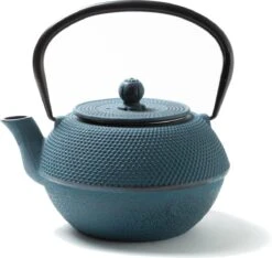 Tealøv THEE SET 1,1 LITER GIETIJZER | COMPLETE SET IN GESCHENKDOOS | Gietijzeren Theepot Met Roestvrijstalen Zeef, Gietijzeren Theekopjes En Onderzetter | In Authentiek Japanse Stijl | Arare Blauw 16 Tealøv THEE SET 1,1 LITER GIETIJZER | COMPLETE SET IN GESCHENKDOOS | Gietijzeren Theepot Met Roestvrijstalen Zeef, Gietijzeren Theekopjes En Onderzetter | In Authentiek Japanse Stijl | Arare Blauw -Kookgerei Koning Verkoop 1200x1135 2