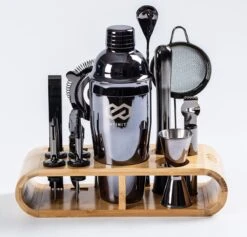 Infinity Goods Cocktailset - 15 Delige Zwarte Cocktail Shaker Set - Luxe Cadeauverpakking - Inclusief Recepten - Zwart 10 Infinity Goods Cocktailset - 15 Delige Zwarte Cocktail Shaker Set - Luxe Cadeauverpakking - Inclusief Recepten - Zwart -Kookgerei Koning Verkoop 1200x1150 15