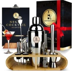 Bar Dedicated - Cocktail Set 16 Delig - Cocktail Shaker Met Bamboo Standaard - Inclusief Nederlandstalig Cocktail Boek (750ML) - Pasen