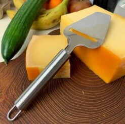 Kaasschaaf - Roestvrij Staal - Glanzend Zilver - Multifunctioneel - Duurzaam En Vaatwasserbestendig - Voor Jonge En Oude Kaas - Keukengerei - 21.5 X 7.3 X 1.9 Cm. -Kookgerei Koning Verkoop 1200x1191 25