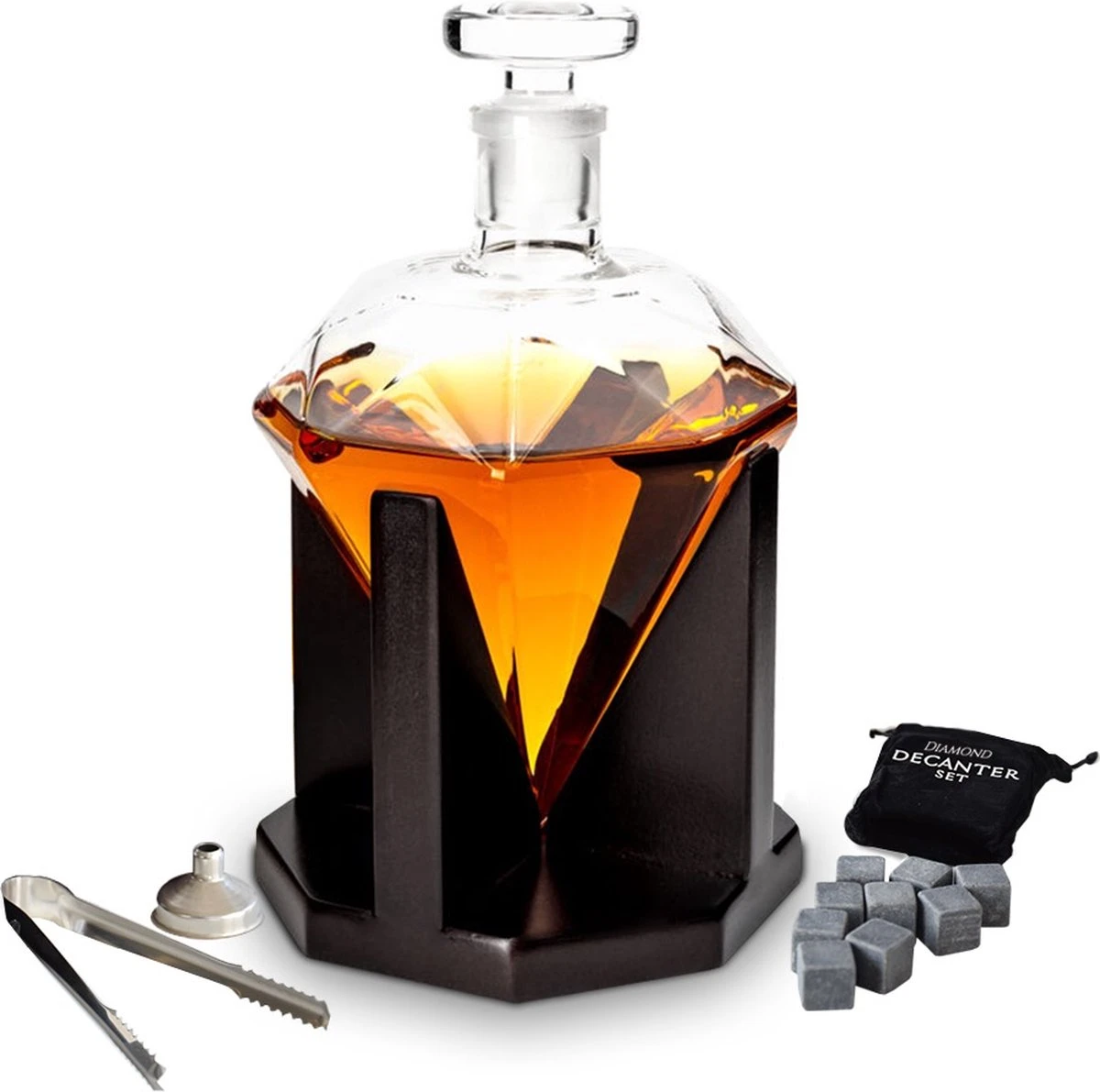 MikaMax Whiskey Karaf Diamant - Whiskey Decanter - Optimaal Behoudt Van Whiskey Smaak - Inclusief Eiken Voet, Ijstang, Trechter, Fluwelen Zakje Met 9 Whisky Stenen - 850ml 2 MikaMax Whiskey Karaf Diamant - Whiskey Decanter - Optimaal Behoudt Van Whiskey Smaak - Inclusief Eiken Voet, Ijstang, Trechter, Fluwelen Zakje Met 9 Whisky Stenen - 850ml - Afbeelding 2