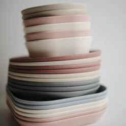 Mushie - Kinderservies Borden Vierkant (Set Van 2) - Borden - Sage 22 Mushie - Kinderservies Borden Vierkant (Set Van 2) - Borden - Sage -Kookgerei Koning Verkoop 1200x1200 1009