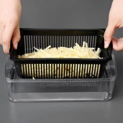 Groentesnijder - Mandoline - Keukenhulp - Stevig Materiaal - Raspen - Snijder - Dooierscheider - Alle Mogelijke Snij Opties - Vergiet - Grote Opvang Bak - Extra Uitgebreid - Handig Wisselsysteem 8 Groentesnijder - Mandoline - Keukenhulp - Stevig Materiaal - Raspen - Snijder - Dooierscheider - Alle Mogelijke Snij Opties - Vergiet - Grote Opvang Bak - Extra Uitgebreid - Handig Wisselsysteem -Kookgerei Koning Verkoop 1200x1200 2000