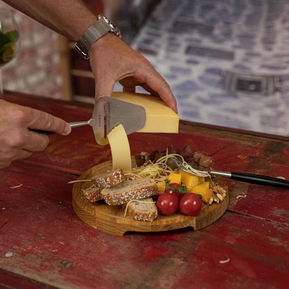 Boska Kaasschaaf Milano+ - Kaasschaaf Voor Harde Kaas - Vaatwasserbestendig - Kaasschaaf Zwart - Cadeautips - Keukengerei - Keuken Accessoires - 10 Jaar Garantie 14 Boska Kaasschaaf Milano+ - Kaasschaaf Voor Harde Kaas - Vaatwasserbestendig - Kaasschaaf Zwart - Cadeautips - Keukengerei - Keuken Accessoires - 10 Jaar Garantie - Afbeelding 14