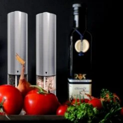 Elektrische Zout- En Pepermolen - Set 2 Stuks - RVS - Met LED-verlichting - Grofheid Verstelbaar 12 Elektrische Zout- En Pepermolen - Set 2 Stuks - RVS - Met LED-verlichting - Grofheid Verstelbaar -Kookgerei Koning Verkoop 1200x1200 2368