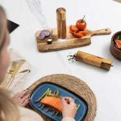 Deleca Luxe Peper En Zoutmolen Set - Zout / Pepermolen - Handmatig - Met Navul Lepel & Geschenkdoos - Acacia Hout - Rond -Kookgerei Koning Verkoop 1200x1200 2474