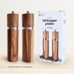 Luxe Peper En Zoutmolen Set - Pepermolen - Acacia Hout - RVS - 21cm Rond -Kookgerei Koning Verkoop 1200x1200 2492