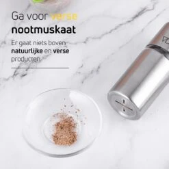 Nootmuskaatmolen – RVS – Met Voorraadruimte Voor 4 Muskaatnoten - Verse Nootmuskaat Bereiden – VDN 12 Nootmuskaatmolen – RVS – Met Voorraadruimte Voor 4 Muskaatnoten - Verse Nootmuskaat Bereiden – VDN -Kookgerei Koning Verkoop 1200x1200 2498