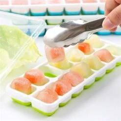 Supertarget - Siliconen IJsblokjesvorm Met Deksel - BPA Vrij - Herbruikbaar - Makkelijk Uit Te Drukken -Kookgerei Koning Verkoop 1200x1200 2817