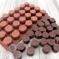 Merkloos Duo Pakket Ijsblokjes - 2 Stuks Chocoladevorm Voor Emoji - Grappige Gezichtjes Vorm - Emoticons Mal - Siliconen Emoji Mal - Holy Moldy -Kookgerei Koning Verkoop 1200x1200 2869