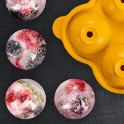 Blumtal Bollen IJsblokjesvorm - 2 X 4 IJsblokjes - Hoogwaardig Siliconen - 8 Stuks - 5 Cm - Zwart / Geel 11 Blumtal Bollen IJsblokjesvorm - 2 X 4 IJsblokjes - Hoogwaardig Siliconen - 8 Stuks - 5 Cm - Zwart / Geel -Kookgerei Koning Verkoop 1200x1200 2908