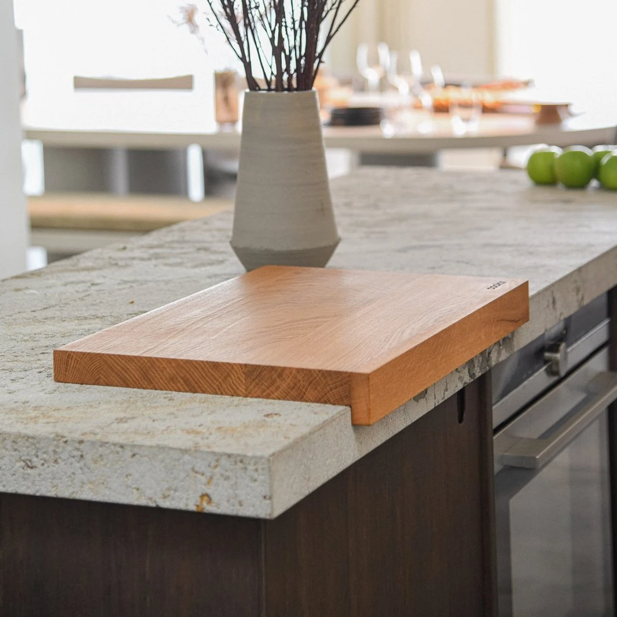 COOKX - Eiken Snijblok Met Antislip Rand - Snijplank Hout - Breed Model 1 COOKX - Eiken Snijblok Met Antislip Rand - Snijplank Hout - Breed Model