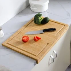 Zindoo Bamboe Snijplank Met Saprand - Werkblad - Aanrecht Snijplank - Bamboo Werkblad - Rand Voor Stabiliteit - Broodplank - FSC Bamboe - Duurzaam Hout - ZIN-BCB-01 -Kookgerei Koning Verkoop 1200x1200 2965