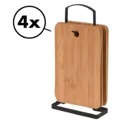 Luxe Snijplankenset Met Houder Van In Round – 4 Snijplanken – Houten Snijplank Rechthoek – Zwart Metalen Houder – Bamboe Hout – Serveerplank Hakblok Broodplank – Ontbijtplankjes Set – Cutting / Chopping Board – Keukengerei – Snijplankje – Borrelplank -Kookgerei Koning Verkoop 1200x1200 2996