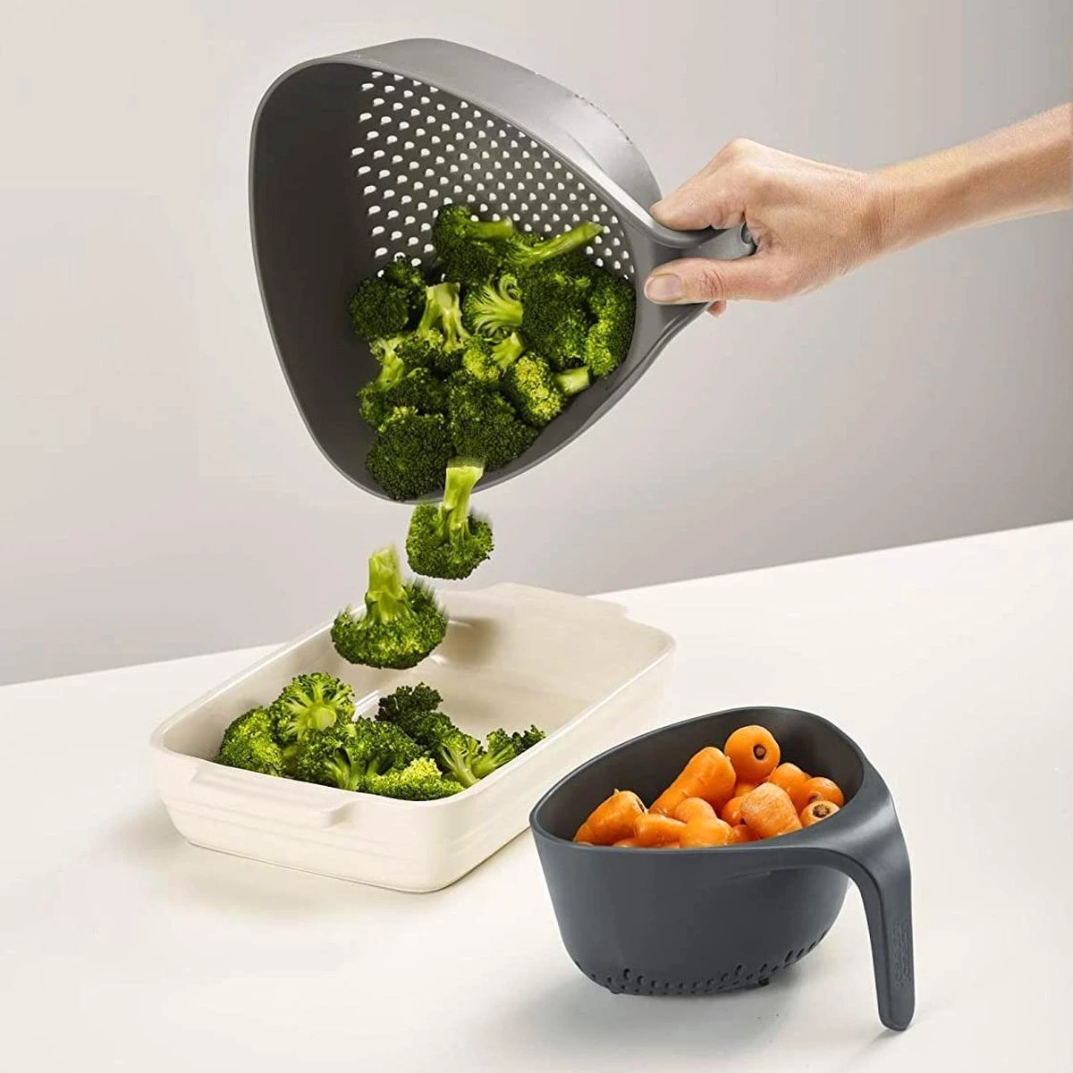 Joseph Joseph Nest Colanders Vergiet Grijs - 2 Delig 1 Joseph Joseph Nest Colanders Vergiet Grijs - 2 Delig