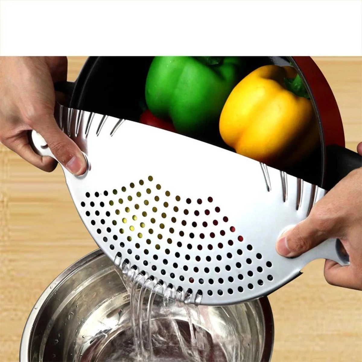 RVS Afgietdeksel- Afgiethulp Met Handvaten- Veilig Afgieten -Keuken Zeef- Vaatwasser Bestendig- Sieve- 26cm- Keuken Tool 1 RVS Afgietdeksel- Afgiethulp Met Handvaten- Veilig Afgieten -Keuken Zeef- Vaatwasser Bestendig- Sieve- 26cm- Keuken Tool