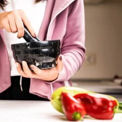 Coninx Vijzel - Mortier Met Stamper - Kruidenstamper - Ø15 X H8CM - Zwart Marmer Gepolijst -Kookgerei Koning Verkoop 1200x1200 3480