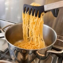 KitchenLove Vleestang - BBQ Tang - Serveertang - Keukentang - Spaghettitang - Pastatang - 30 CM - Roestvrijstaal RVS & Siliconen - Zwart -Kookgerei Koning Verkoop 1200x1200 3618