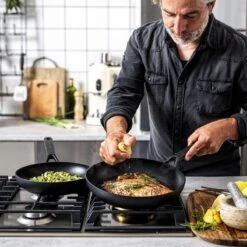 KitchenAid Classic Forged Aluminium Wok ø28cm - Zwart - Inductie - Anti-aanbak 24 KitchenAid Classic Forged Aluminium Wok ø28cm - Zwart - Inductie - Anti-aanbak -Kookgerei Koning Verkoop 1200x1200 3962