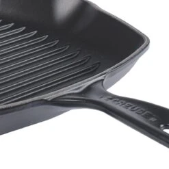 Le Creuset Gietijzeren Vierkante Grillpan - 26cm - Mat Zwart 11 Le Creuset Gietijzeren Vierkante Grillpan - 26cm - Mat Zwart -Kookgerei Koning Verkoop 1200x1200 3969