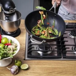 KitchenAid Hard Geanodiseerd Aluminium Wok ø30cm - Zwart - Inductie - Anti-aanbak 15 KitchenAid Hard Geanodiseerd Aluminium Wok ø30cm - Zwart - Inductie - Anti-aanbak -Kookgerei Koning Verkoop 1200x1200 3983