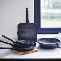 BK Universe Wok Ø 28cm - Inductie - Anti-aanbak - PFAS-vrij 15 BK Universe Wok Ø 28cm - Inductie - Anti-aanbak - PFAS-vrij -Kookgerei Koning Verkoop 1200x1200 4295