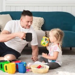 Merkloos Build On Brick Mug - Licht Blauw - 350 Ml - Bouw Je Eigen Mok Met Bouwsteentjes - BPA Vrije Drinkbeker Cadeau Voor Kinderen Of Volwassenen - Koffie Thee Limonade Of Andere Dranken - Pennenbeker - Creatief Accessoire Voor Op Bureau -HnD -Kookgerei Koning Verkoop 1200x1200 443