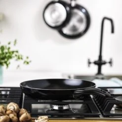 VitaVerde Expert Koekenpannenset Ø 24cm + Ø 28cm - Zwart - Inductie - PFAS-vrij 15 VitaVerde Expert Koekenpannenset Ø 24cm + Ø 28cm - Zwart - Inductie - PFAS-vrij -Kookgerei Koning Verkoop 1200x1200 4437