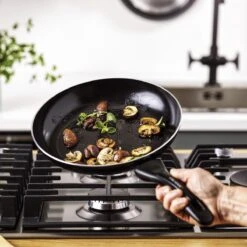 VitaVerde Expert Koekenpannenset Ø 24cm + Ø 28cm - Zwart - Inductie - PFAS-vrij 18 VitaVerde Expert Koekenpannenset Ø 24cm + Ø 28cm - Zwart - Inductie - PFAS-vrij -Kookgerei Koning Verkoop 1200x1200 4439