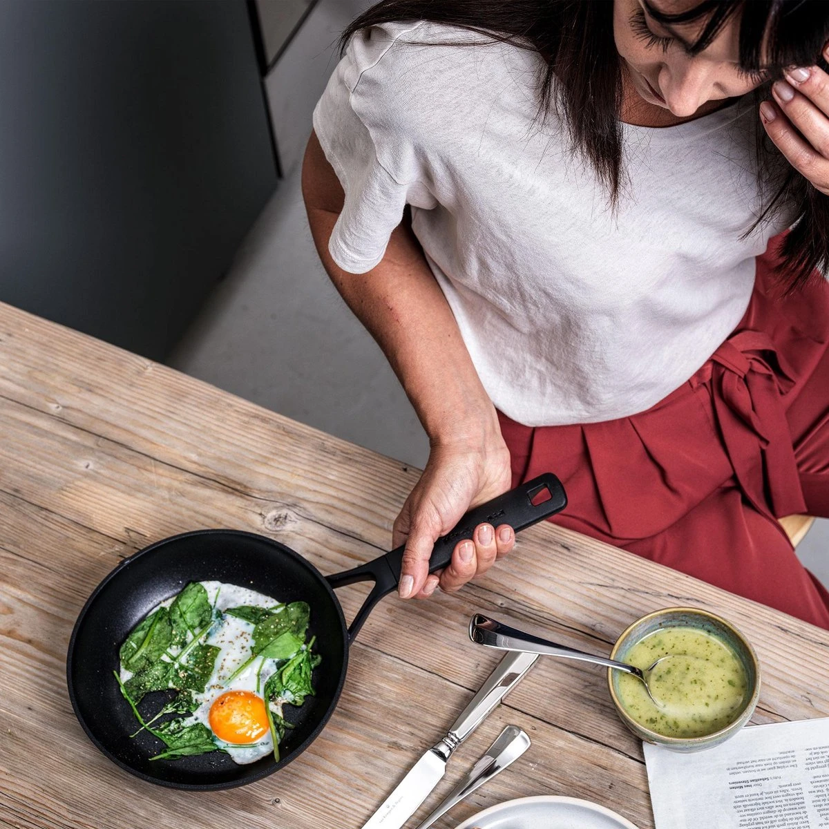 KitchenAid Classic Aluminium Koekenpannenset 2-delig ø24+28cm - Zwart - Inductie 9 KitchenAid Classic Aluminium Koekenpannenset 2-delig ø24+28cm - Zwart - Inductie - Afbeelding 9