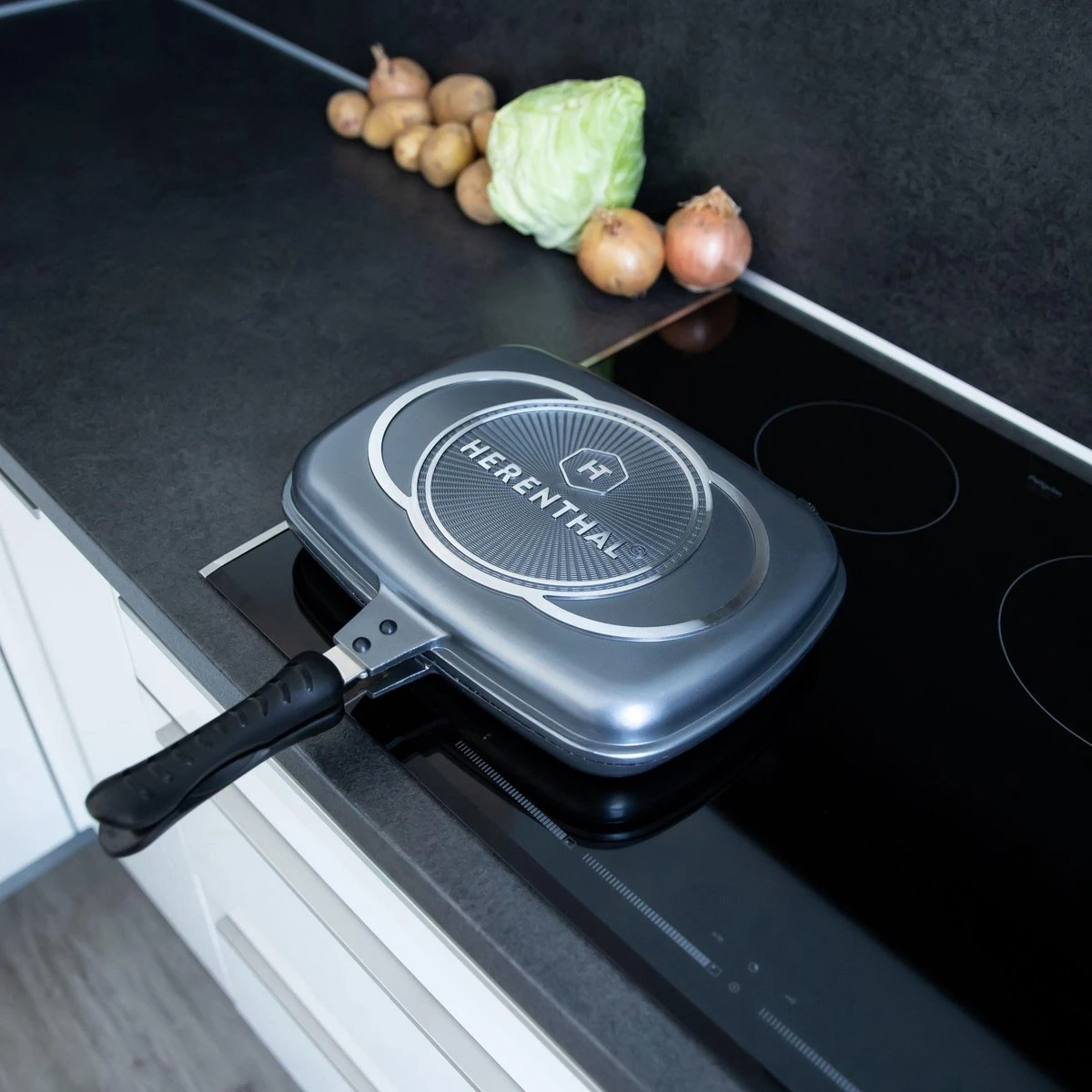 Herenthal Dubbele Grillpan - Ø 28 Cm - Koekenpan - Keramische Pan - Marmeren Coating Met Antiaanbaklaag - PFAS & PFOA Vrij - Pan - Grill - Vermindert Geur, Rook En Oliespatten - Zilver 4 Herenthal Dubbele Grillpan - Ø 28 Cm - Koekenpan - Keramische Pan - Marmeren Coating Met Antiaanbaklaag - PFAS & PFOA Vrij - Pan - Grill - Vermindert Geur, Rook En Oliespatten - Zilver - Afbeelding 4