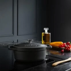 Gietijzeren Braadpan - Sudderpan Zwart Van Daumonet - Ovaal - Ø 29 Cm - 3 Liter - 100% PFAS & PFOA Vrij - Emaille - Geschikt Voor Alle Warmtebronnen - Elektrisch - Gas - Halogeen - Inductie - Keramisch - Vaatwasserbestendig 22 Gietijzeren Braadpan - Sudderpan Zwart Van Daumonet - Ovaal - Ø 29 Cm - 3 Liter - 100% PFAS & PFOA Vrij - Emaille - Geschikt Voor Alle Warmtebronnen - Elektrisch - Gas - Halogeen - Inductie - Keramisch - Vaatwasserbestendig -Kookgerei Koning Verkoop 1200x1200 5076