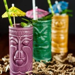 MikaMax Tiki Mugs - Cocktail Glazen - Hawaii – Cocktail Set - Mok - Keramiek- Set Van 4 - Vaatwasser Bestendig - 330ML -Kookgerei Koning Verkoop 1200x1200 5362