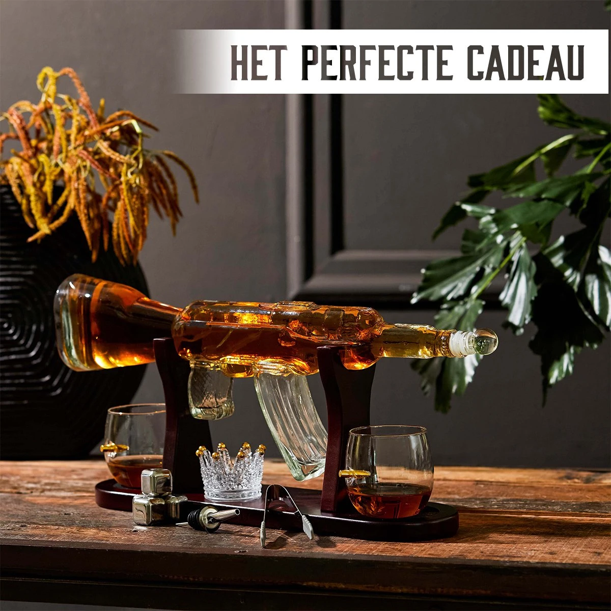 Whisiskey Whiskey Karaf - AK-47 - Luxe Whisky Karaf Set - 1 L - Decanteer Karaf - Whiskey Set - Incl. 4 RVS Whiskey Stones, Schenktuit & 2 Whiskey Glazen - Peaky Blinders - Cadeau Voor Man & Vrouw 2 Whisiskey Whiskey Karaf - AK-47 - Luxe Whisky Karaf Set - 1 L - Decanteer Karaf - Whiskey Set - Incl. 4 RVS Whiskey Stones, Schenktuit & 2 Whiskey Glazen - Peaky Blinders - Cadeau Voor Man & Vrouw - Afbeelding 2