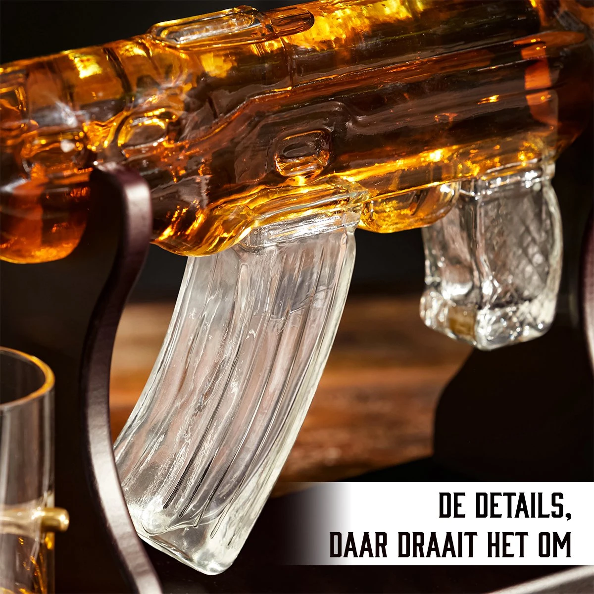 Whisiskey Whiskey Karaf - AK-47 - Luxe Whisky Karaf Set - 1 L - Decanteer Karaf - Whiskey Set - Incl. 4 RVS Whiskey Stones, Schenktuit & 2 Whiskey Glazen - Peaky Blinders - Cadeau Voor Man & Vrouw 4 Whisiskey Whiskey Karaf - AK-47 - Luxe Whisky Karaf Set - 1 L - Decanteer Karaf - Whiskey Set - Incl. 4 RVS Whiskey Stones, Schenktuit & 2 Whiskey Glazen - Peaky Blinders - Cadeau Voor Man & Vrouw - Afbeelding 4