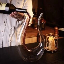 Luxwine - Decanteer Karaf Wijn - Wijnkaraf - 1.5L - Luxe Karaf - Incl. 1000 Schoonmaakparels - Luxe Cadeauverpakking - Decanter - Decanteer Karaf - Wijnkaraf - Wijn Decanteerder - Wijn Accessoires - U-vorm - Kerstcadeau -Kookgerei Koning Verkoop 1200x1200 5537